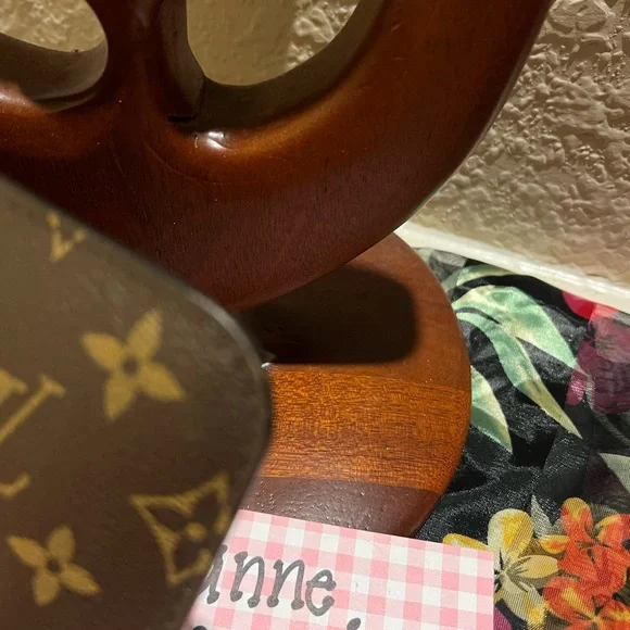 Louis Vuitton Neverfull Pouch - Picture 9 of 12